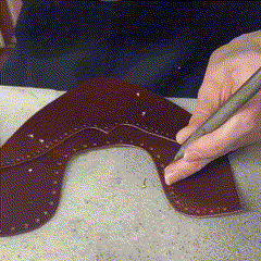 Broguing handcrafted oxford shoes