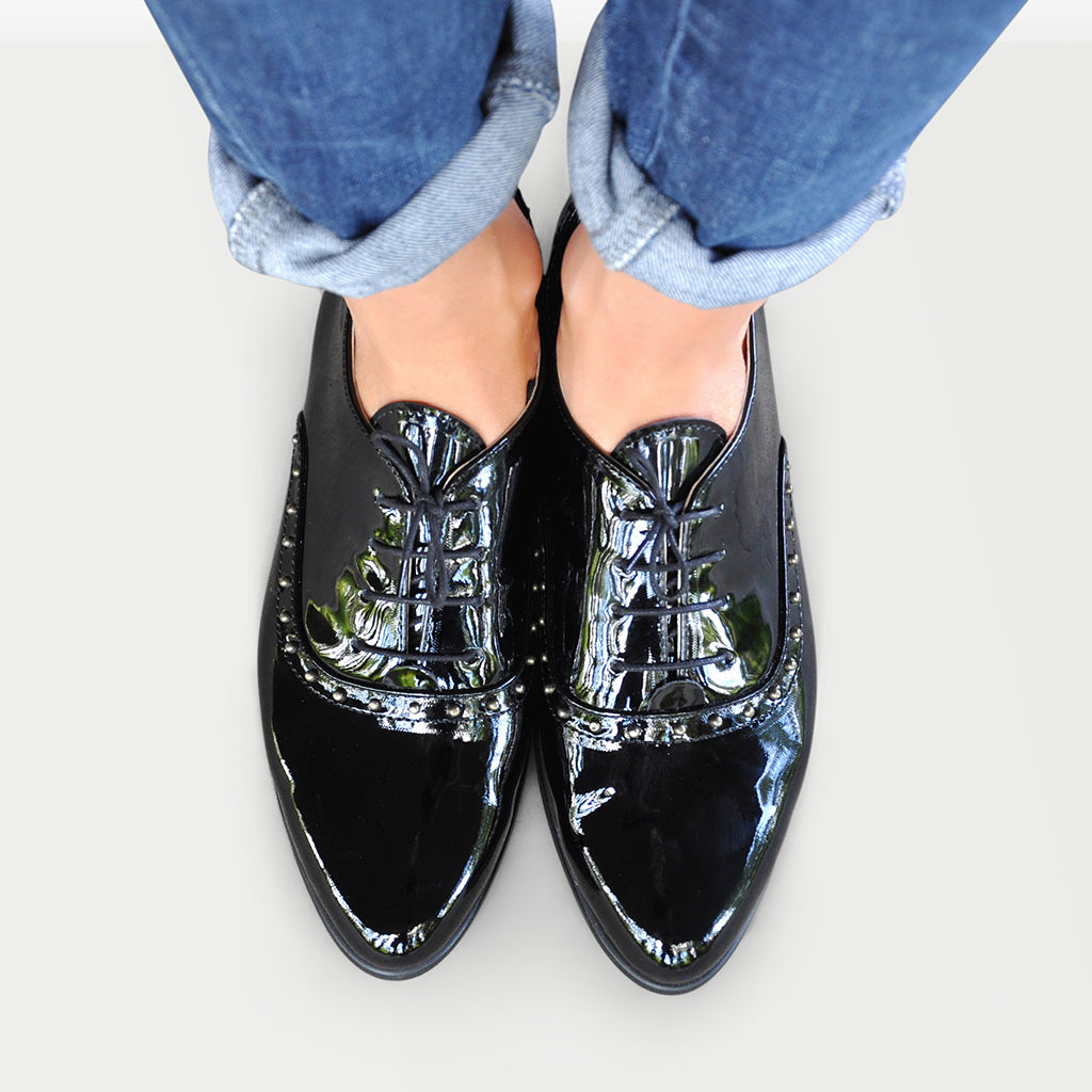 Chic Outfits with Women's Patent Leather Oxford Shoes